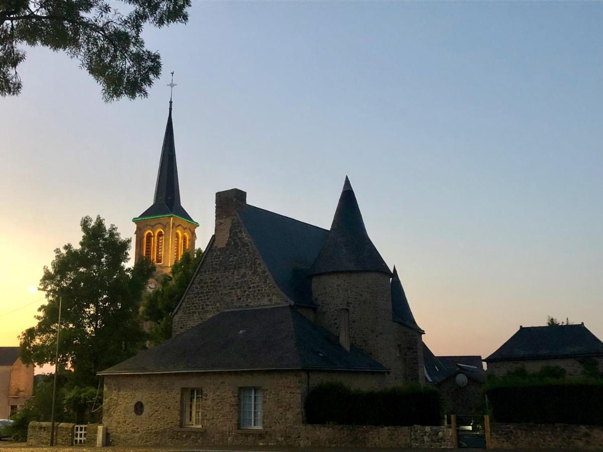 Bed and Breakfast Manoir De La Grand'Cour Soulgé-sur-ouette Zewnętrze zdjęcie